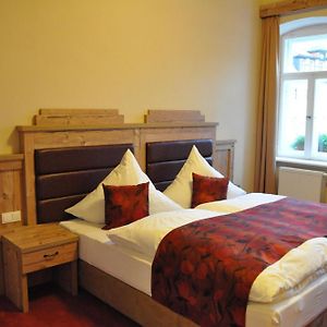 Standard Zimmer mit Kingsize-Bett